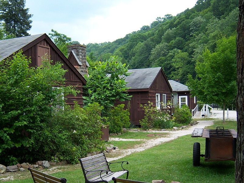 Cabins in Robinson_Forest